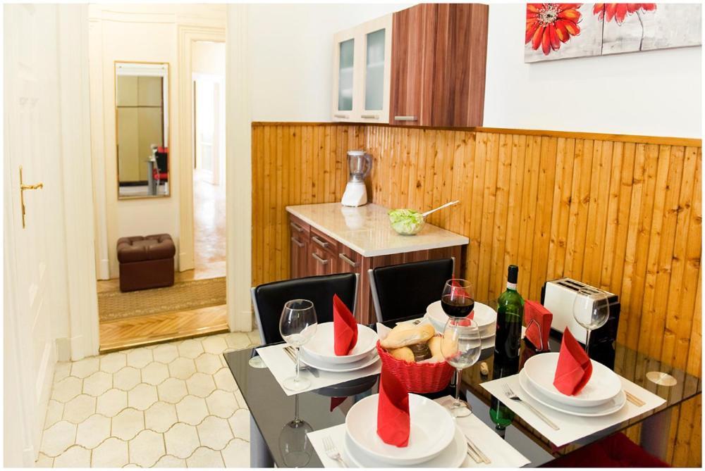 Chain Bridge Apartment Будапеща Екстериор снимка